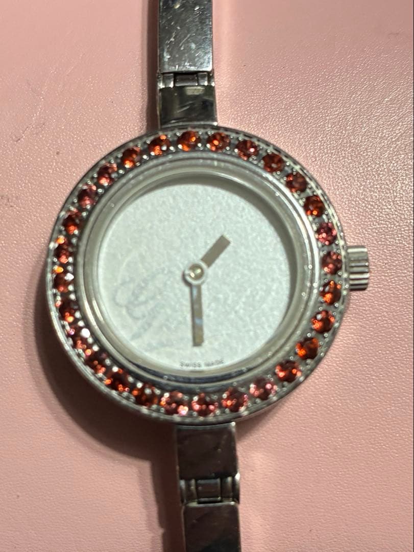 【動作品】Gucci 腕時計(クォーツ) シルバー ガーネット色ストーン