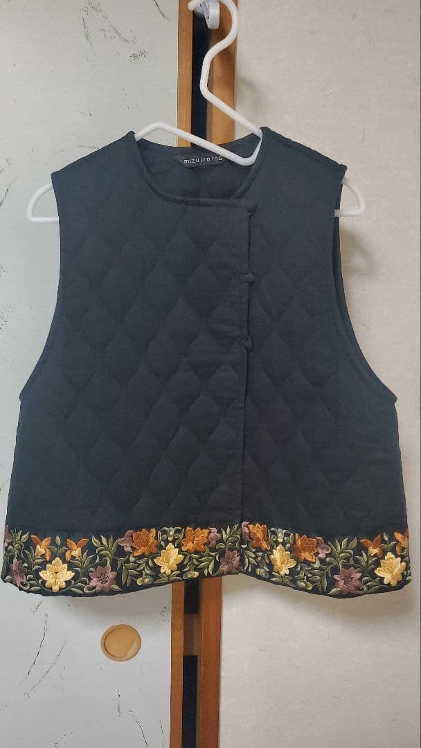 ミズイロインド　キルティング刺繍テープベスト