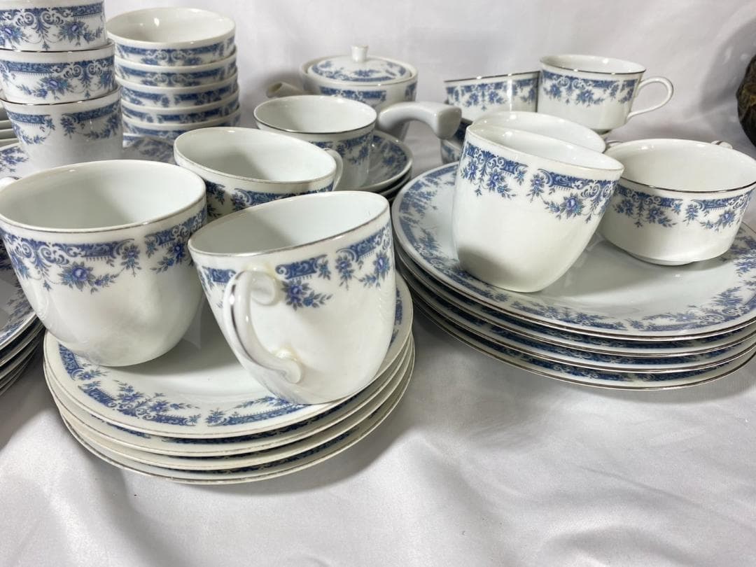 ノリタケ　青い花柄の食器セット 30点以上