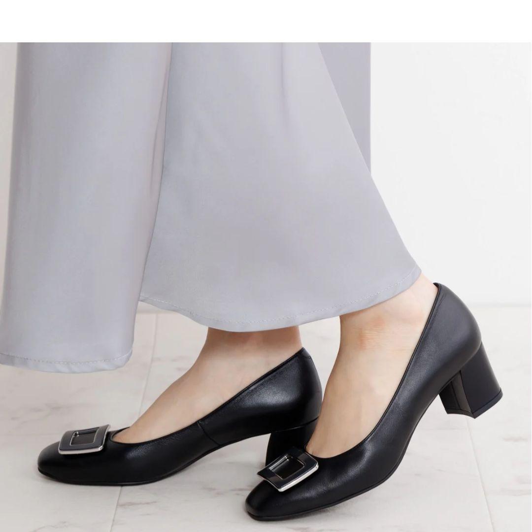 【美品】ブラック スクエアトゥ パンプス