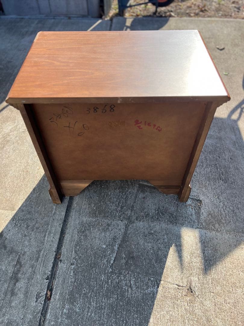 Thomasville ナイトテーブル　②