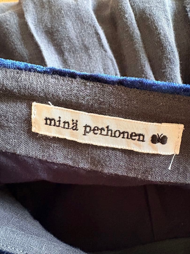 minä perhonen ダークブルー フレアスカート