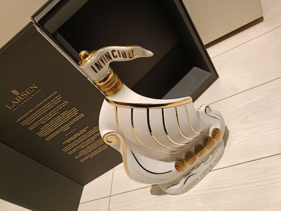 未開栓 ラーセン ピュアホワイト コニャック インビンシブル 700ml