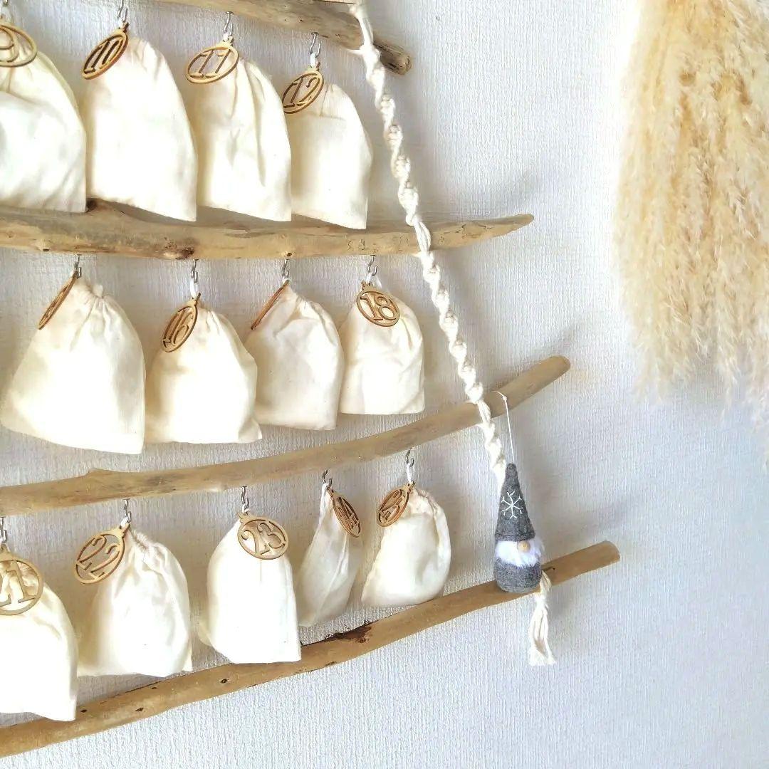 大きな流木ツリー 　アドベントカレンダー