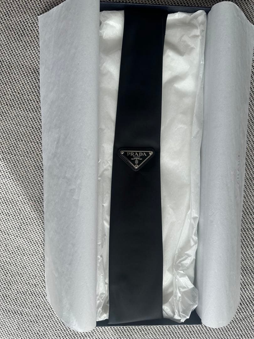 PRADA プラダ　ネクタイ　三角プレート