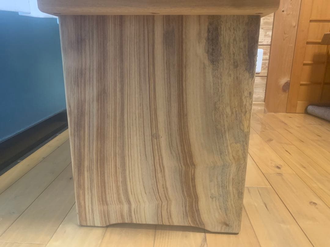 セール✨ワイルドな貫❣️A楠一枚板＊補強♦︎サイドテーブル、ベンチ〜勿体ない利用