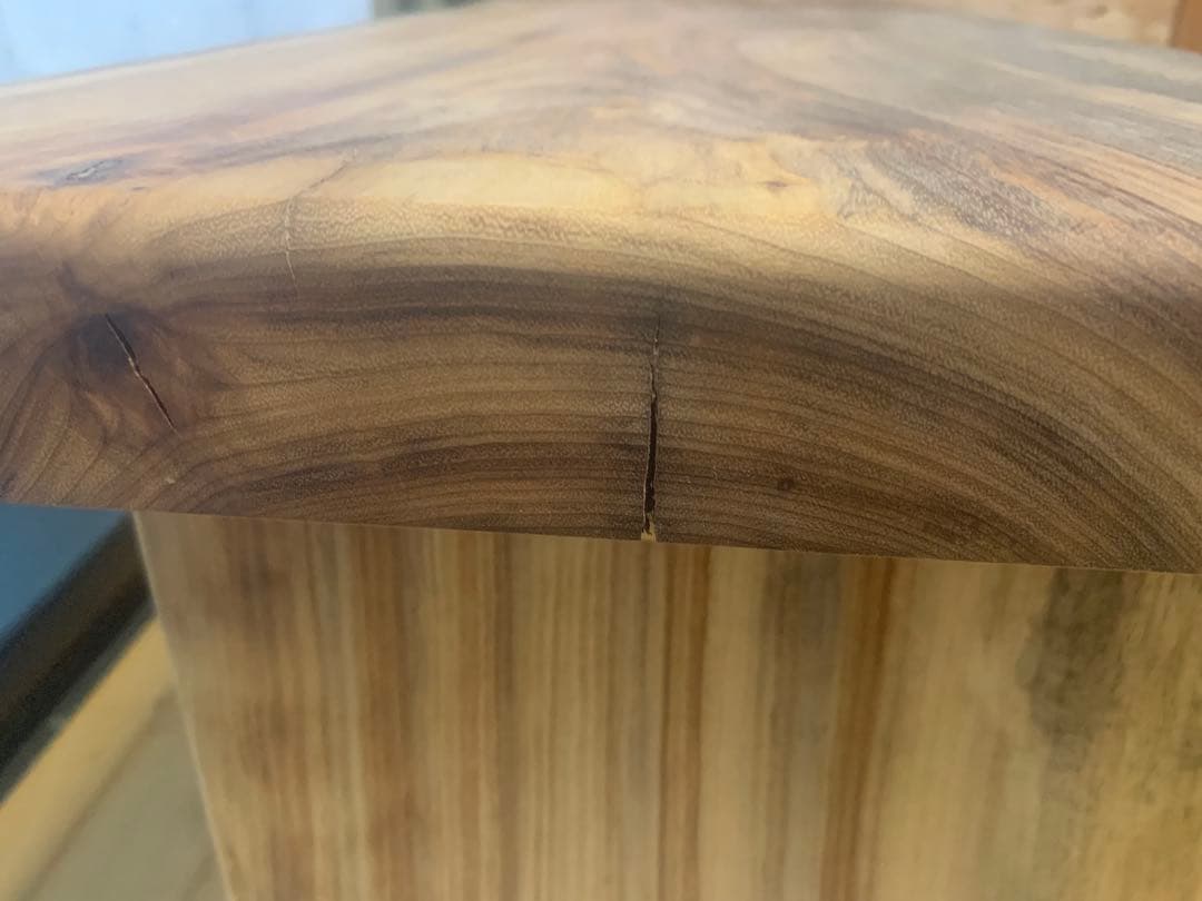 セール✨ワイルドな貫❣️A楠一枚板＊補強♦︎サイドテーブル、ベンチ〜勿体ない利用