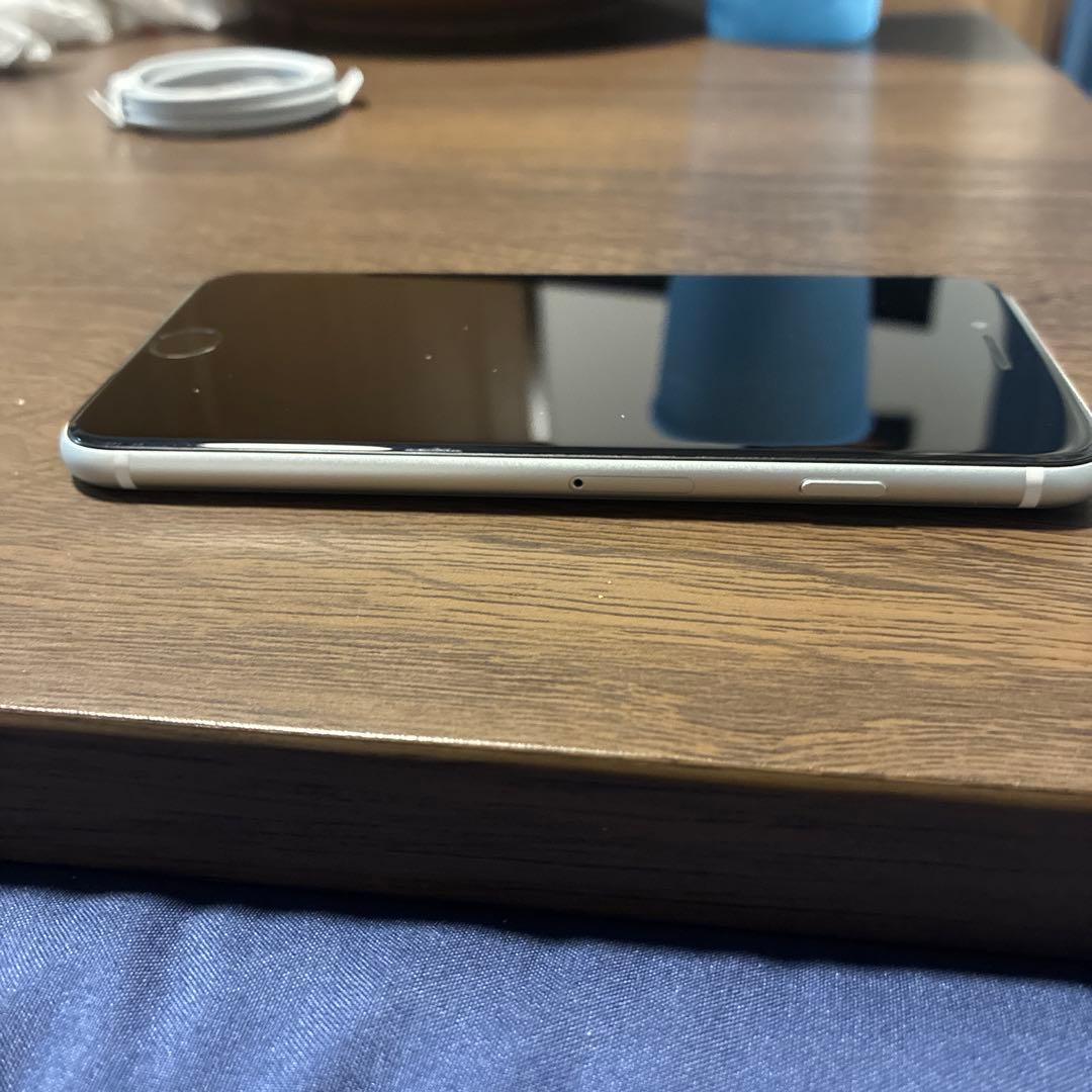 スマートフォン本体 iPhone se2 64GB