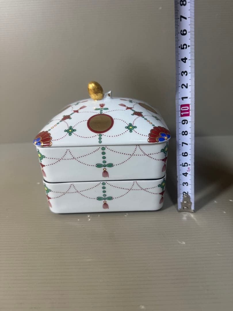 2513 希少　有田焼 其泉窯 角二段重 錦日輪赤玉瓔珞文　未使用