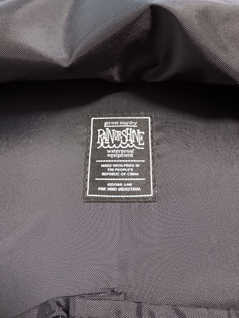美品 RAIN or SHINE レインオアシャイン　バックパック13L