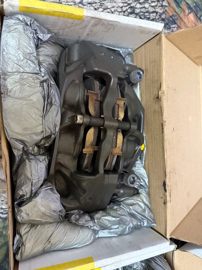 APレーシングキャリパーpro5000　4ポット　スイフトにも⁈ポルシェサポート