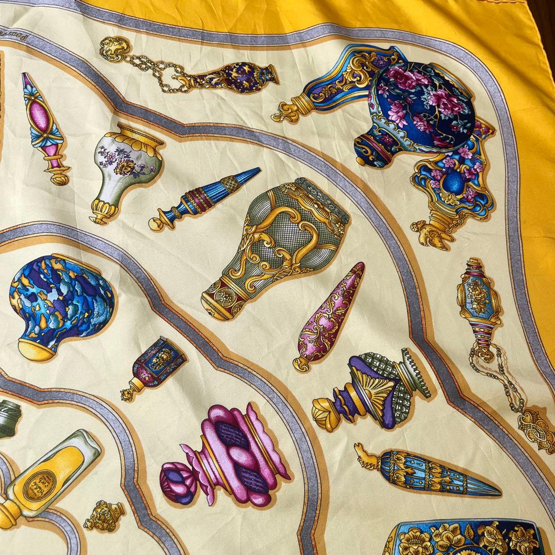 HERMES エルメス　カレ　スカーフ　バンダナ　大判　シルク100%