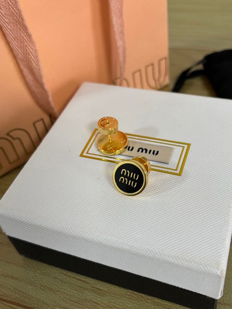 極美品 ミュウミュウピアス エナメルメタルピアス