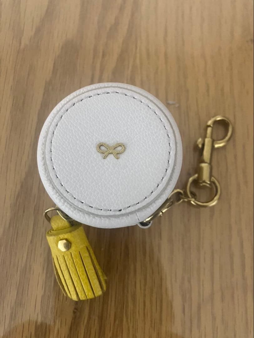 アニヤハインドマーチ「Carmex 」パース・チャーム イエロー