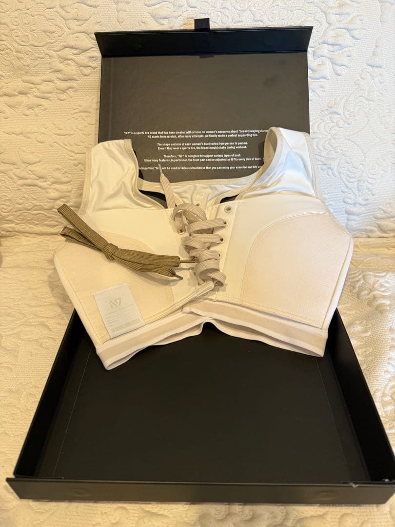 【最終値引き】N7 スポーツブラ ホワイト　ブラック　加藤ひなた　リニューアル