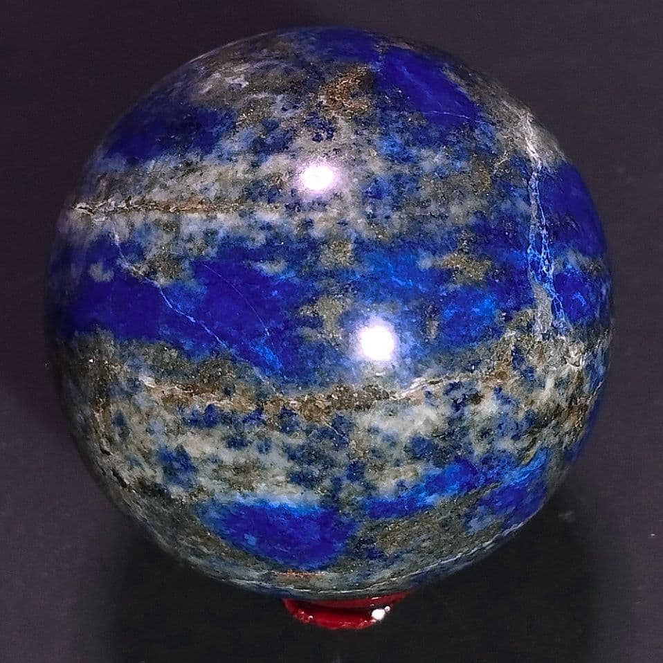 ⑥紫外線蛍光 ラピスラズリインハックマナイト 原石 丸玉 スフィア 台付 53㎜