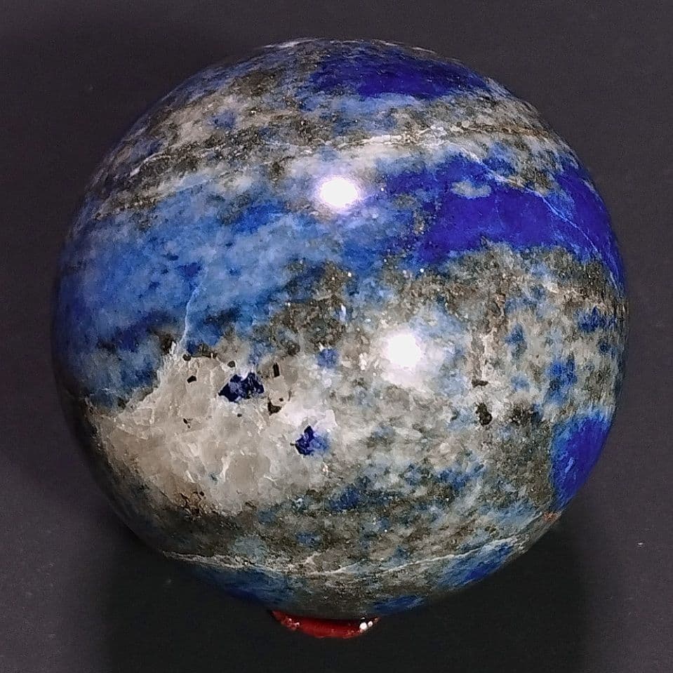 ⑥紫外線蛍光 ラピスラズリインハックマナイト 原石 丸玉 スフィア 台付 53㎜