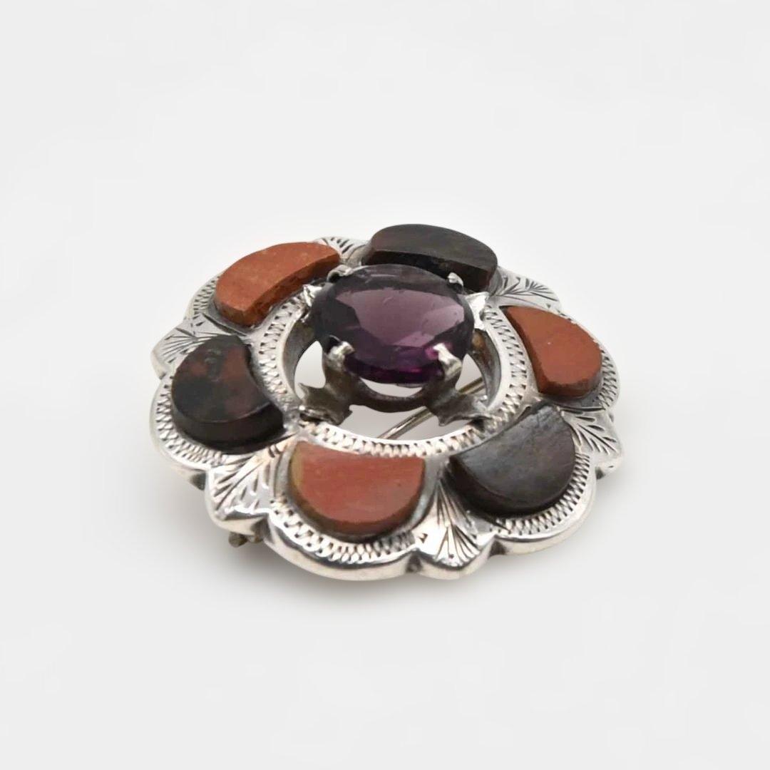花形の銀製ブローチ　メノウとアメジスト　スコティッシュ　s0095