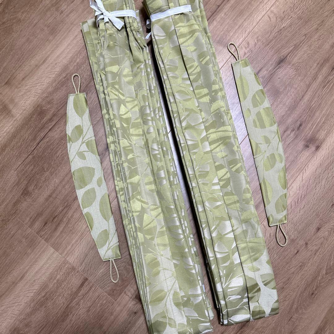 オーダーカーテン　2枚セット　ドレープ　厚地　リリカラ　新品未使用