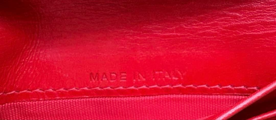 ✨人気✨　ルブタン スタッズ 二つ折り財布 黒 レッド