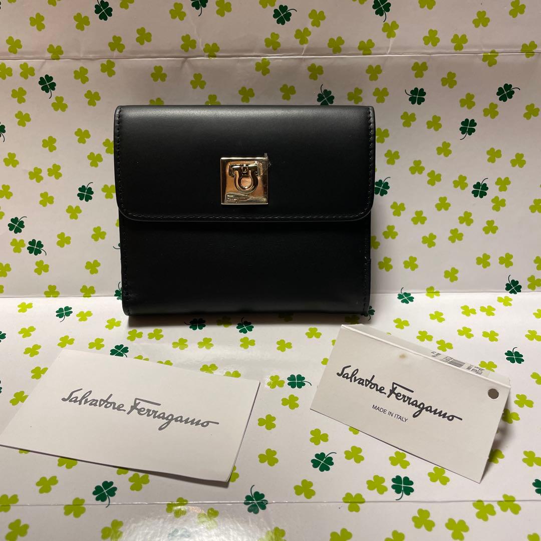 Salvatore Ferragamo ブラック二つ折り財布　フェラガモ