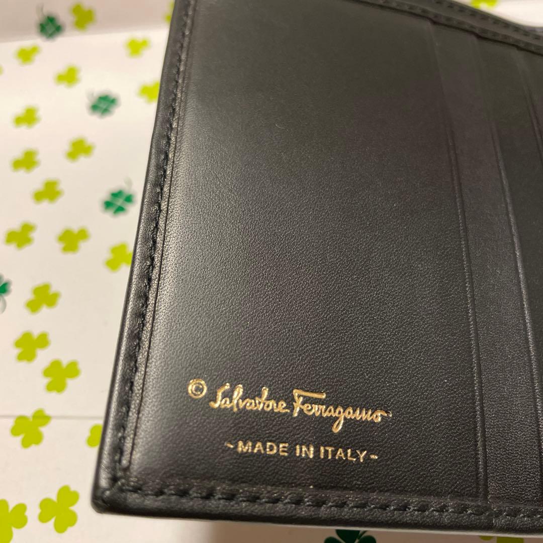 Salvatore Ferragamo ブラック二つ折り財布　フェラガモ