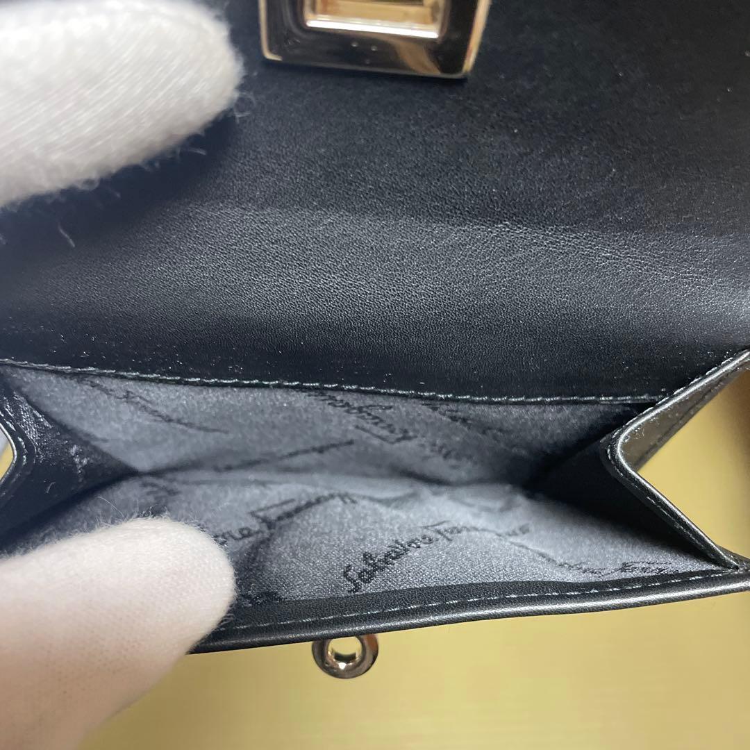 Salvatore Ferragamo ブラック二つ折り財布　フェラガモ