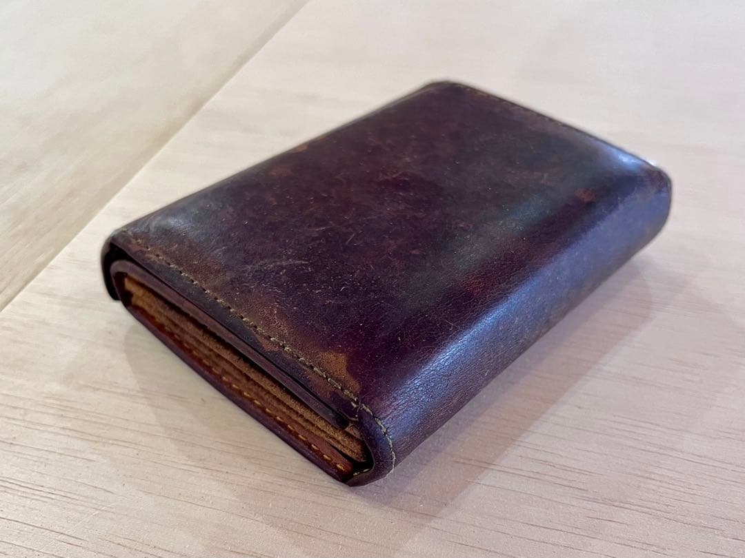 m+ エムピウ　二つ折り財布