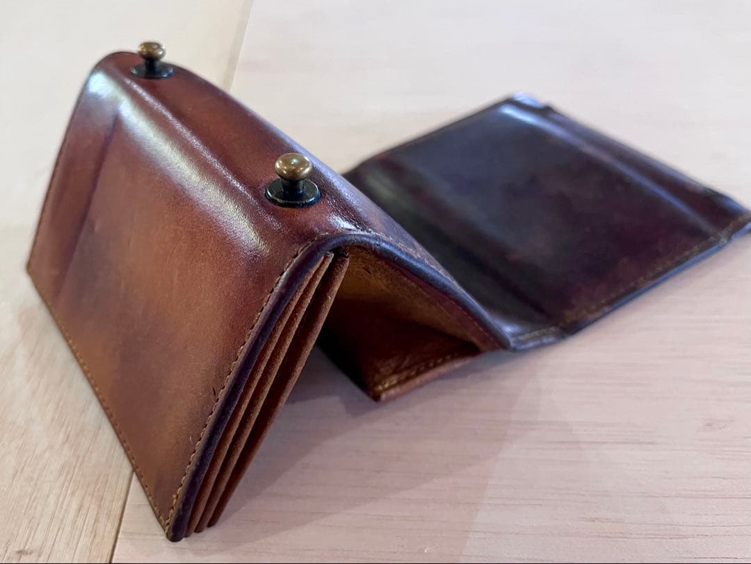 m+ エムピウ　二つ折り財布