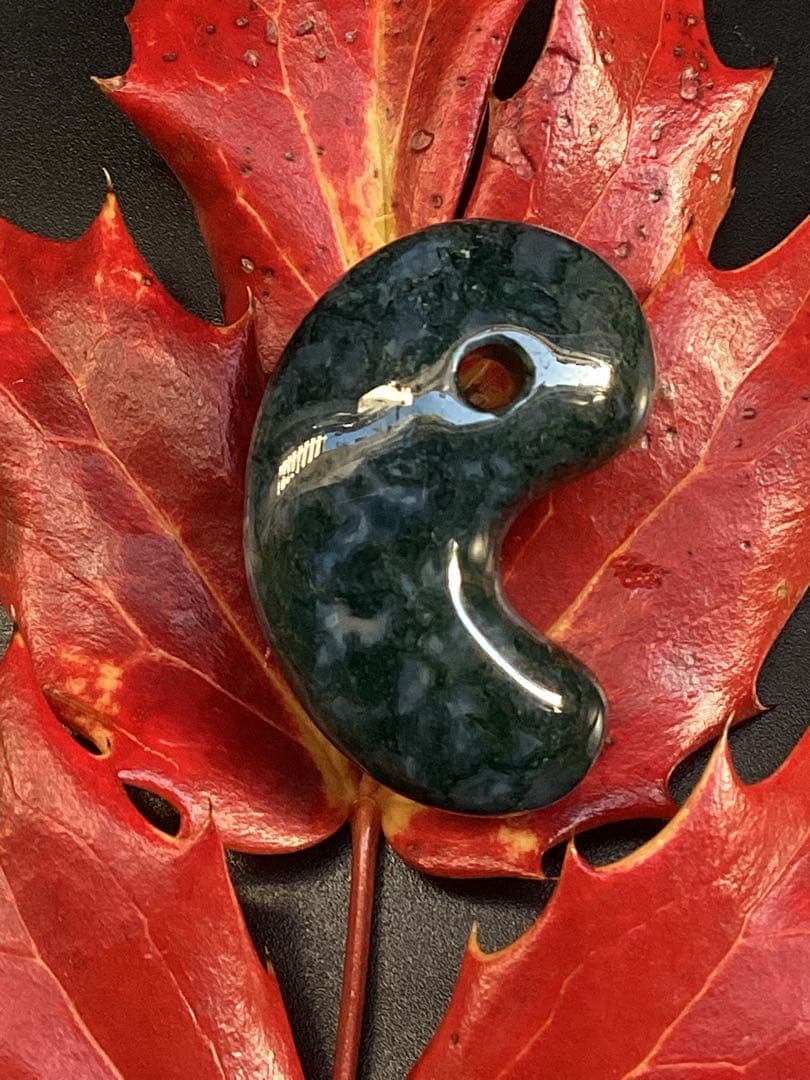 ✳超希少数の*幸運金運の黄色入り出雲勾玉【碧玉】　20万円以上のお値段鑑別書付