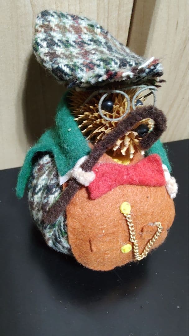 ぬいぐるみ2点、ハリネズミ、猫