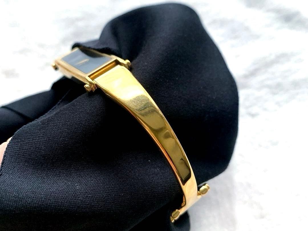 グッチ GUCCI 1500L レディース 腕時計 ゴールド×ブラック 箱付き