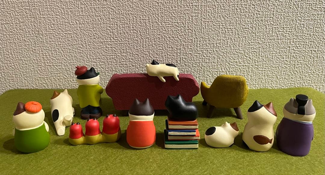 コンコンブル 画伯 本屋の店番 ねこリョーシカ ソファ レトロチェア 猫