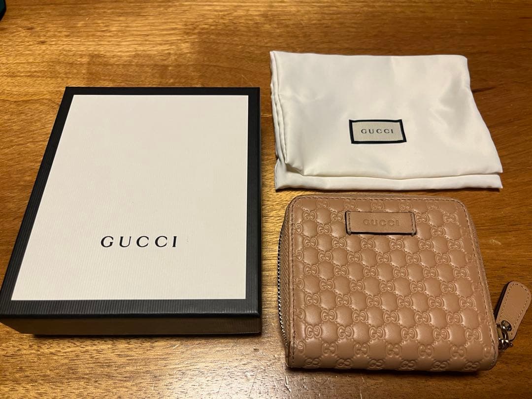 GUCCI 二つ折り財布　グッチシマ