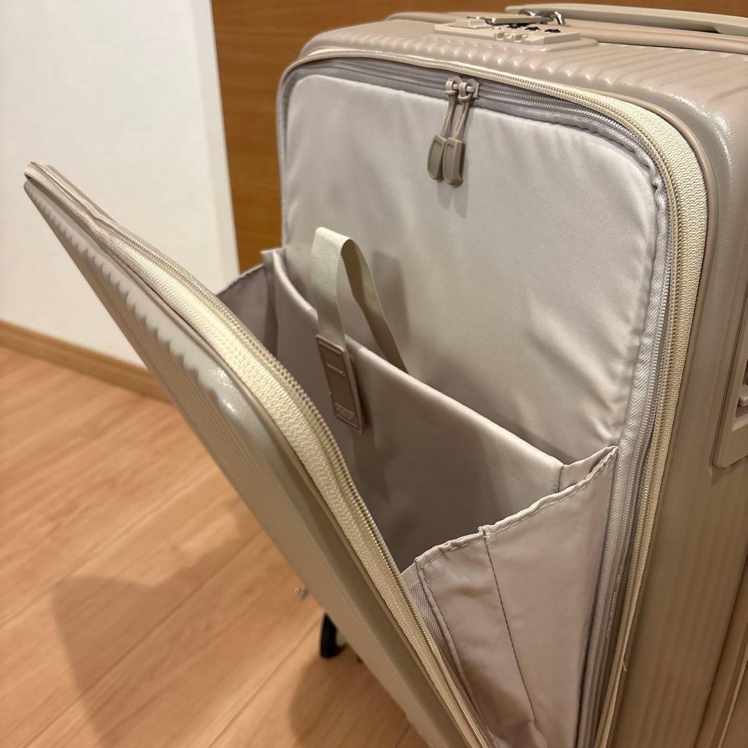 イノベーター　55L カフェラテ　スーツケース