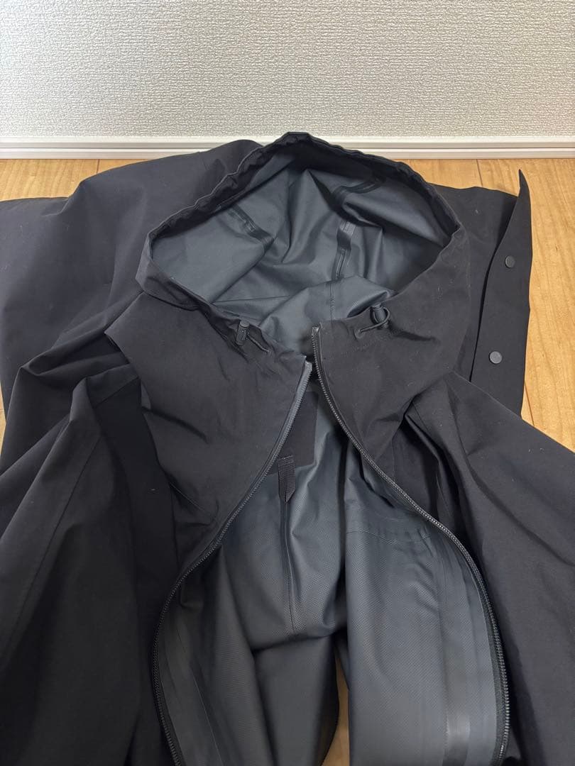 美品 UNIQLO ユニクロ Theory セオリー ブロックテックコート M