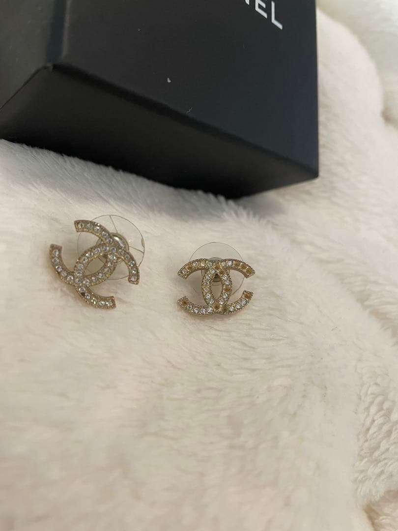 CHANEL ロゴピアス　CCロゴ　ストーン外れ