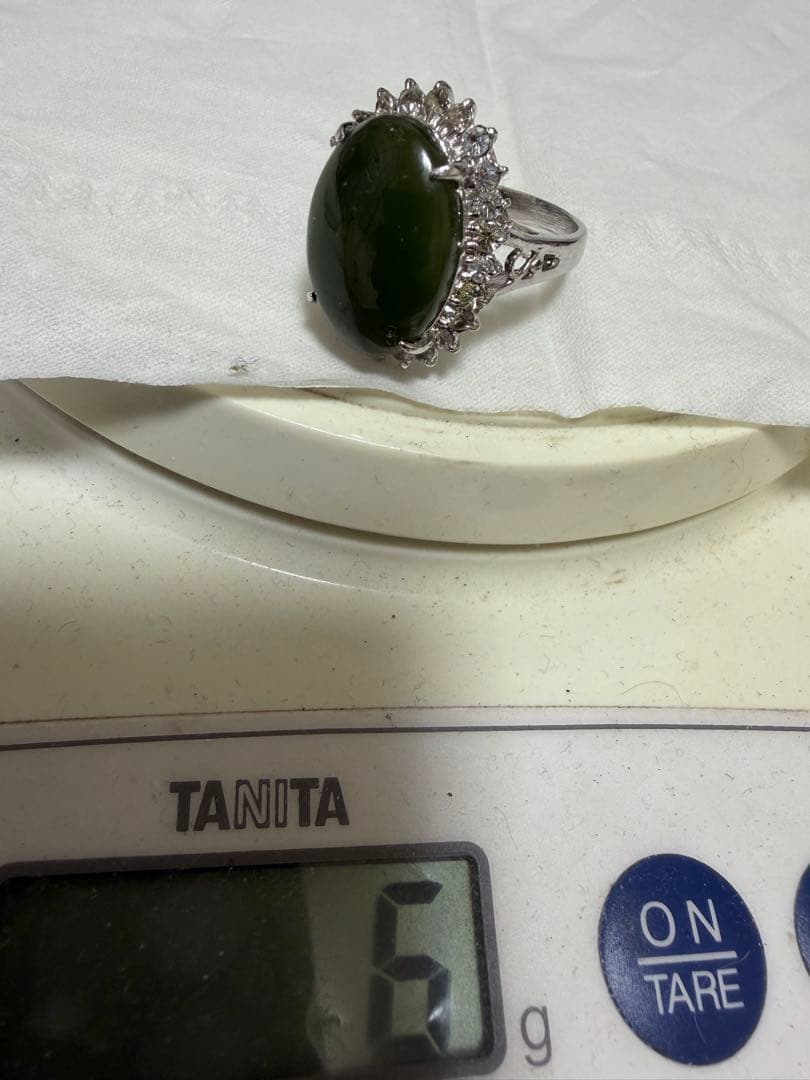 翡翠（軟玉＝ネフライト）リング・希少品リングサイズ：16号整理品