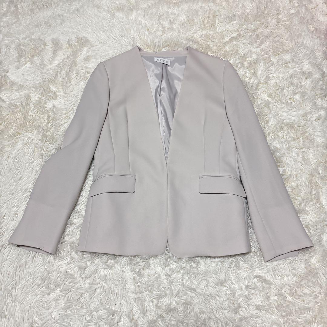 PLST　プラステ　セットアップ　ノーカラー　ボタンレス　ベージュ　Mサイズ