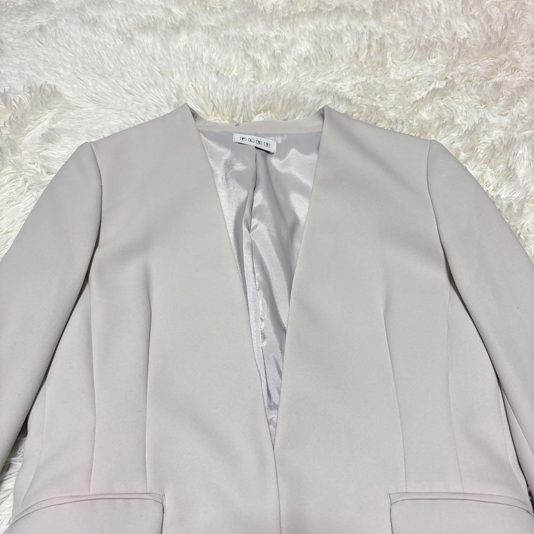 PLST　プラステ　セットアップ　ノーカラー　ボタンレス　ベージュ　Mサイズ