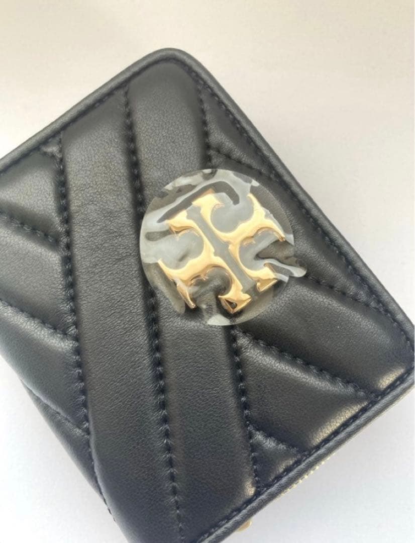 【新品未使用】Tory Burch ブラック 二つ折り財布