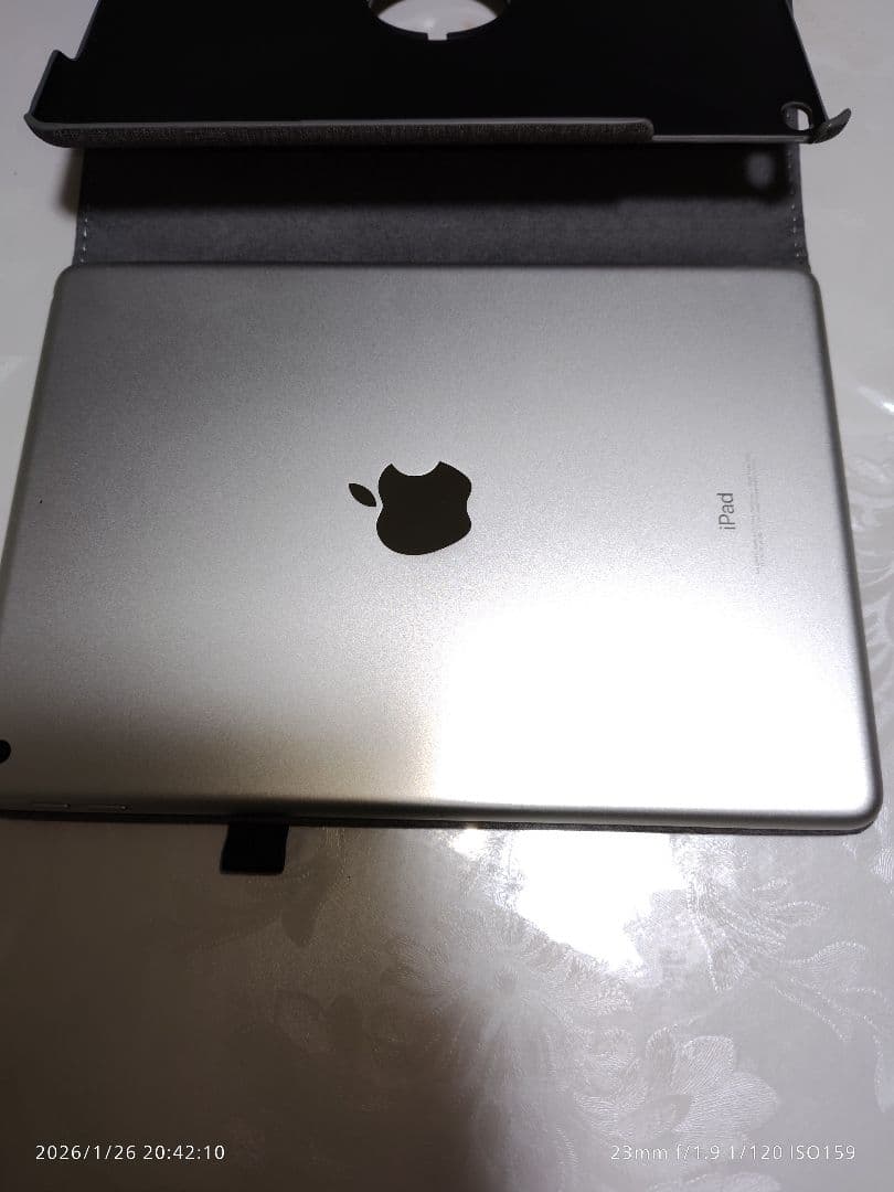 ●Apple iPad 本体第6世代●カバー付き●正常動作●美品●32GB