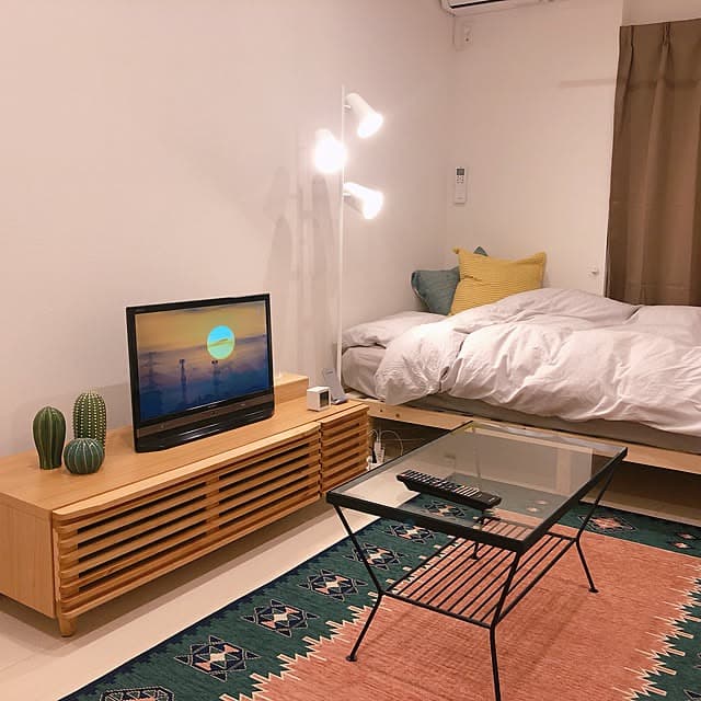 unico “EDDY” ガラス×アイアン ローテーブル 黒 透明 鉄