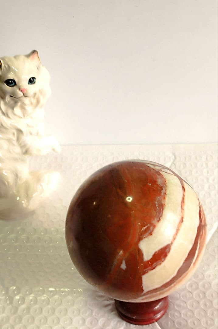 赤丸玉天然石レッドジャスパーの大玉です。同じ物が二つとない一点物です。