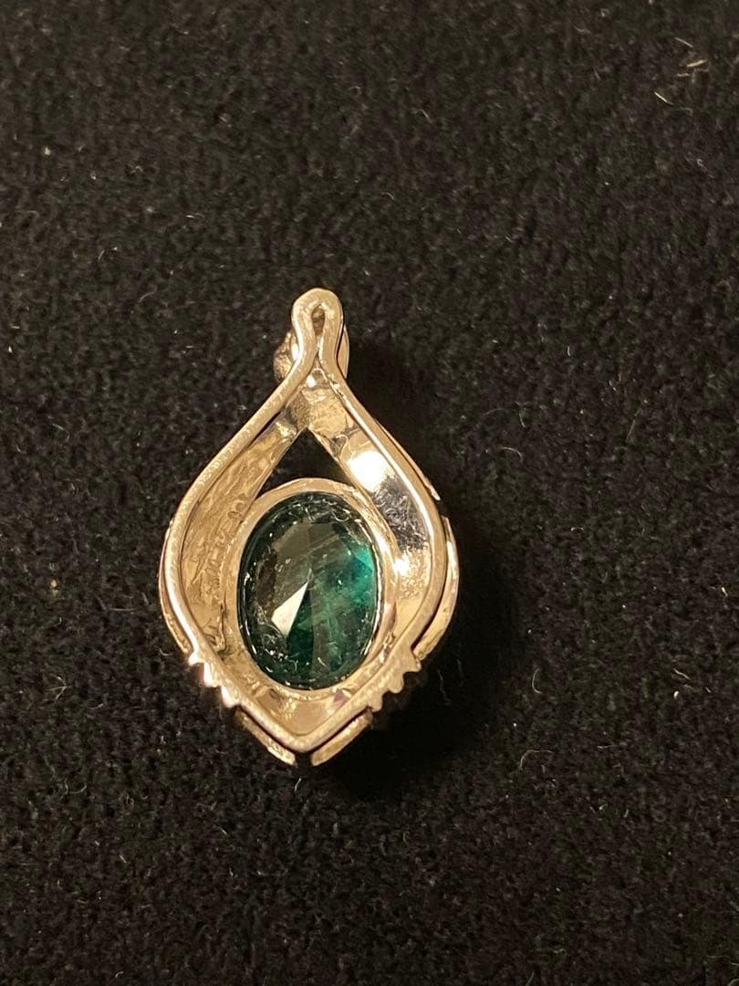 エメラルド ペンダントトップ Pt900