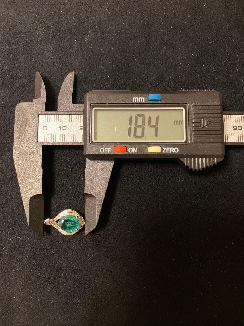 エメラルド ペンダントトップ Pt900