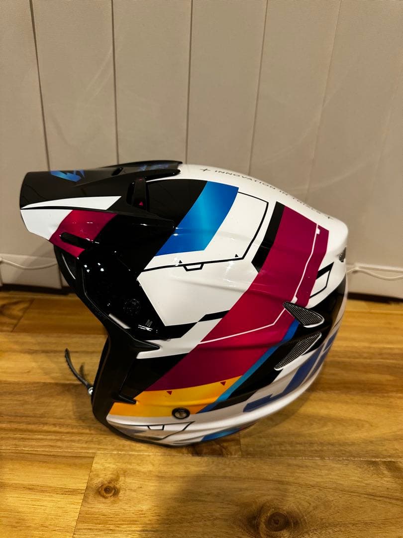 JITSIE トライアルヘルメット