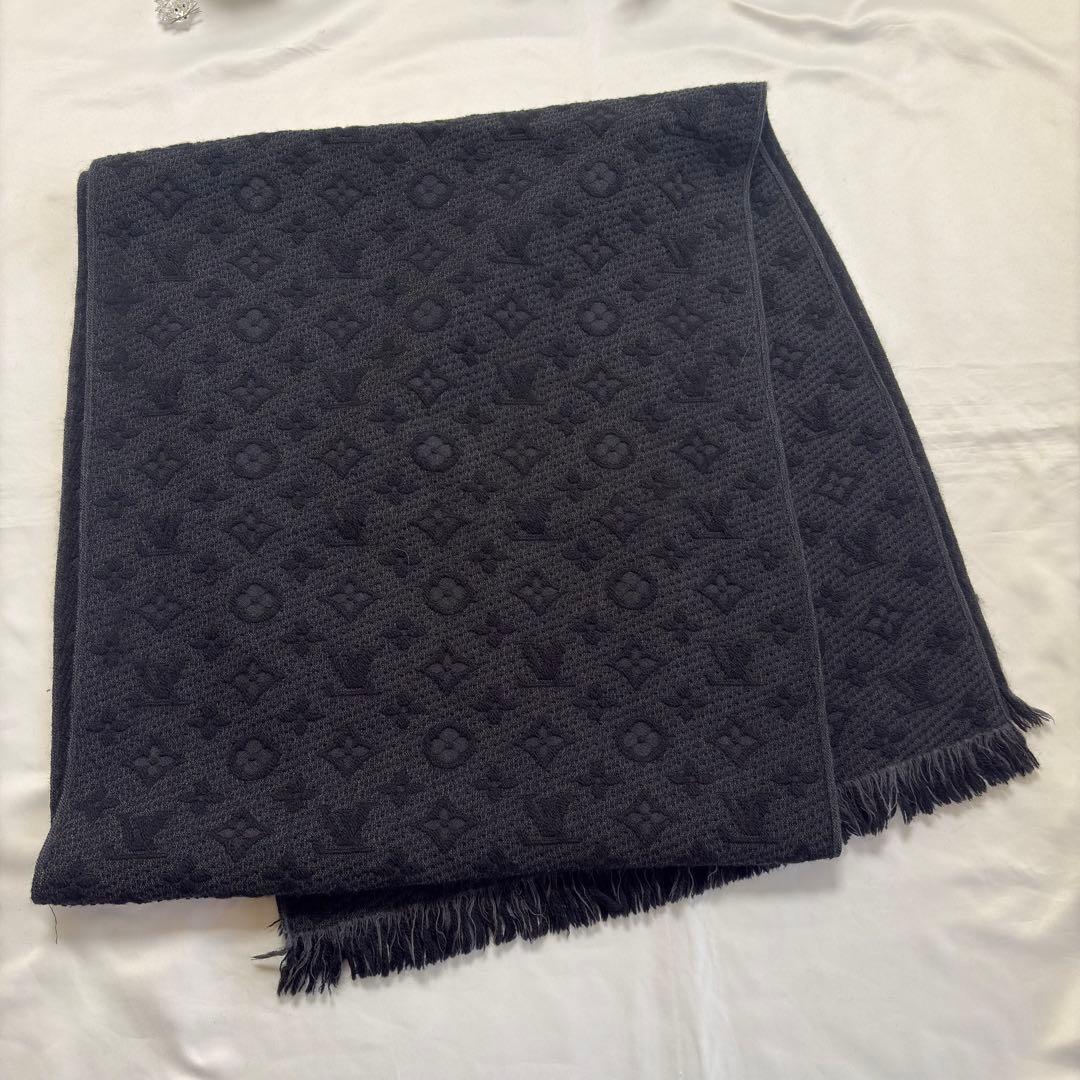 ヴィトン　エシャルプ モノグラム クラシック　マフラー　ブラック