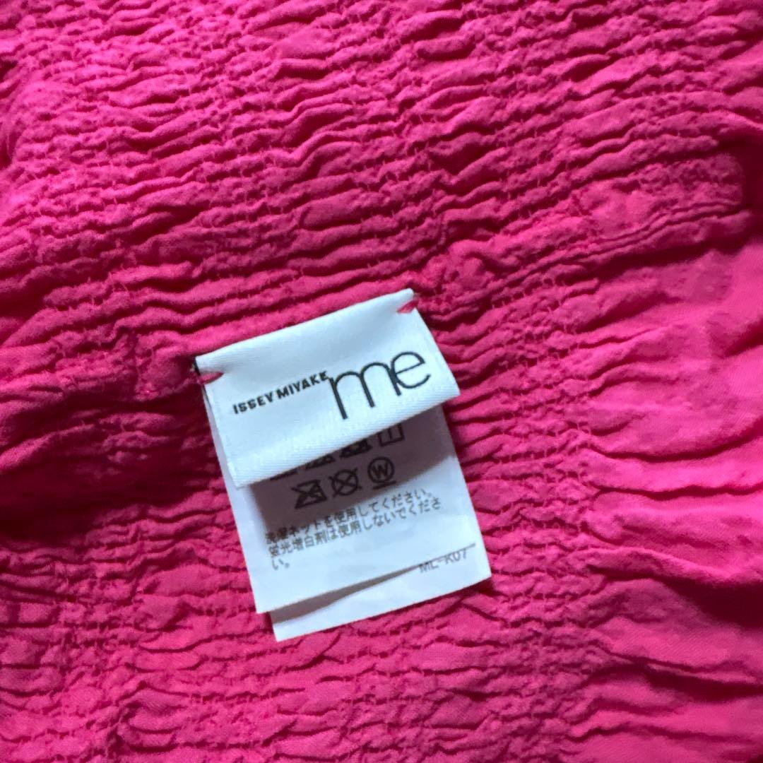 ISSEY MIYAKE me ピンクフリルトップス