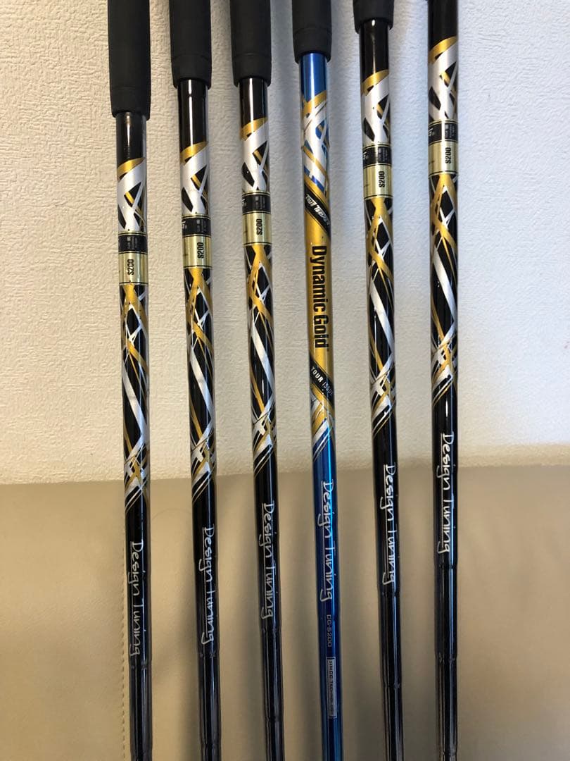 【送料込み】希少スリクソン Z945 ブラック 《 数量限定品 》アイアン